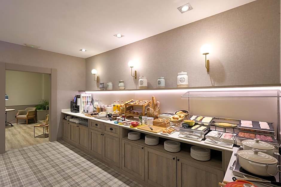 Catalonia Castellnou Hotel