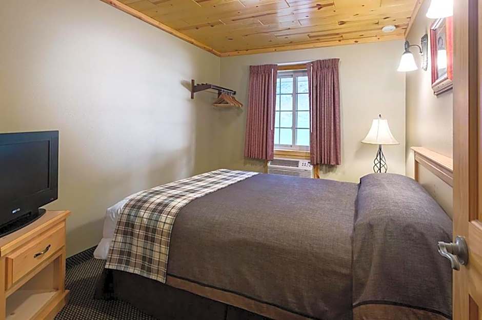 Rock Crest Lodge & Cabins