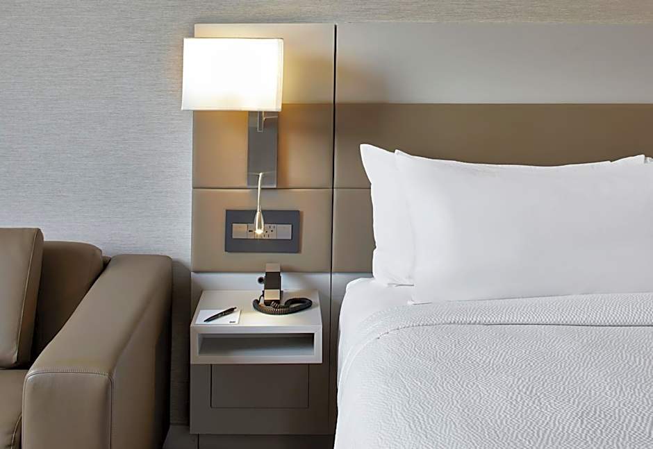 AC Hotel by Marriott Miami Aventura