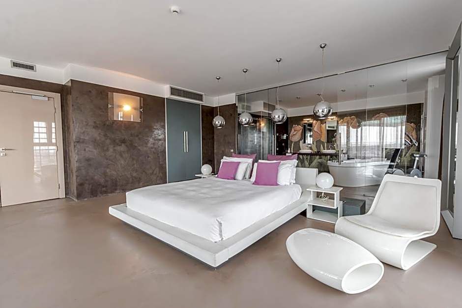 For You Hotel