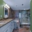 Jade East Towers 1250