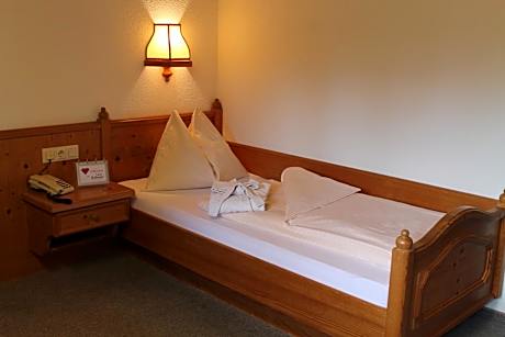 Twin Room with Shower