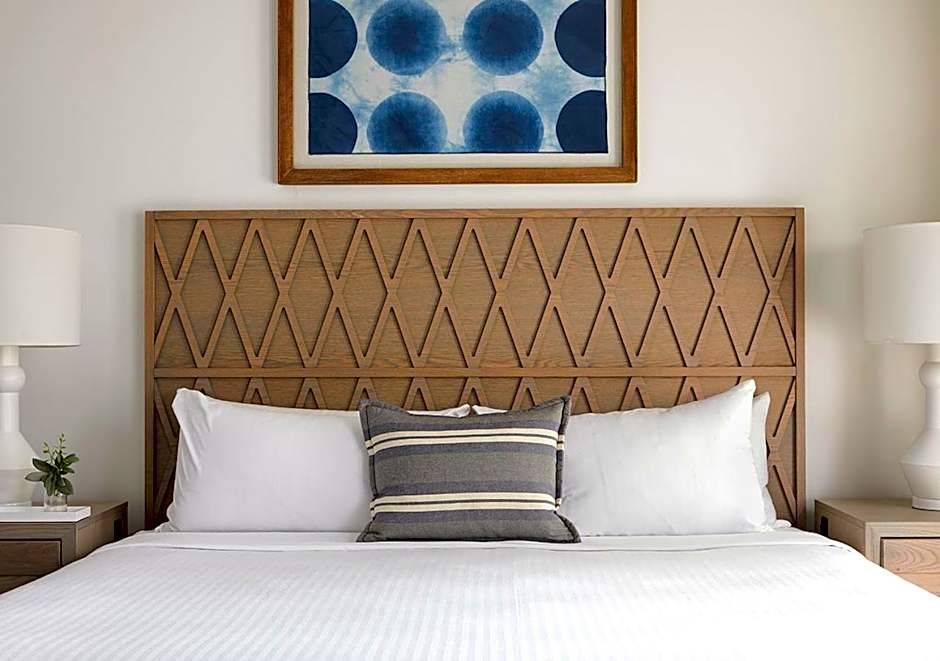 Parrot Key Hotel & Villas