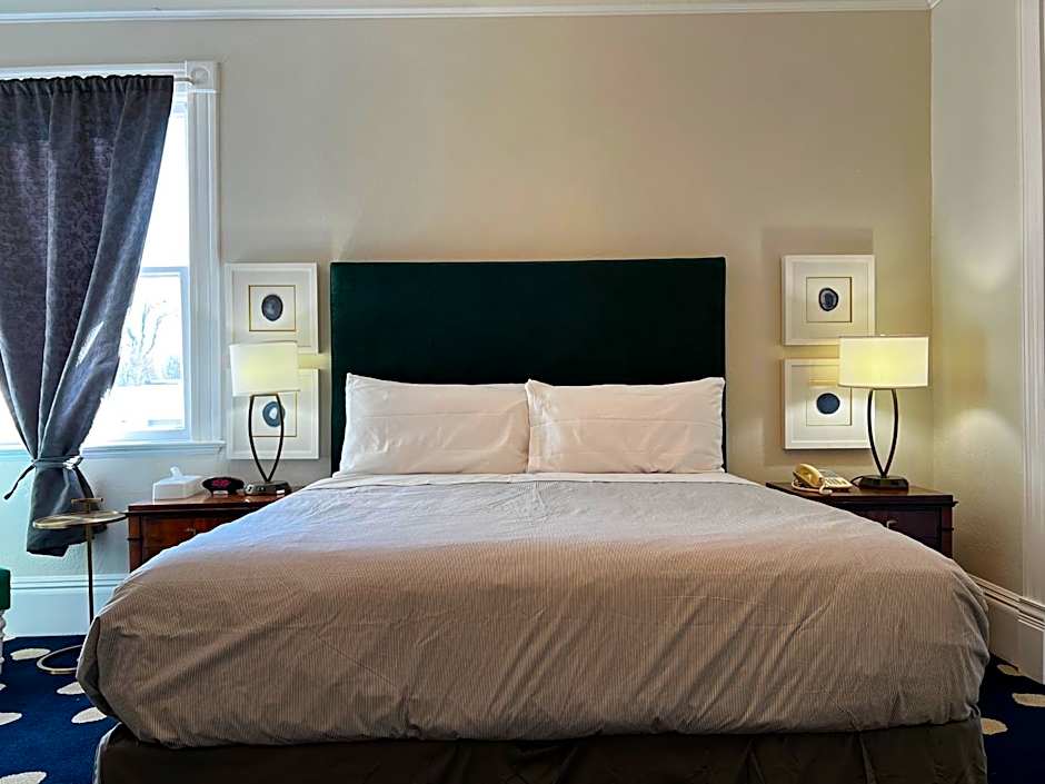 Sterling Hotel