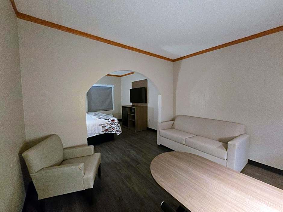 Red Roof Inn & Suites Hinesville