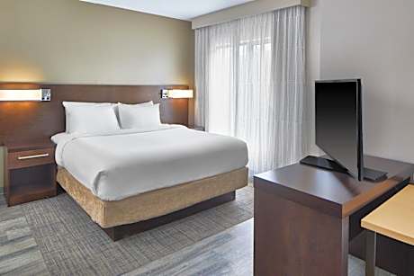 King Studio with Sofa Bed