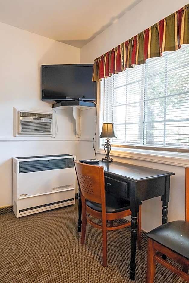 Saddleback Inn at Lake Arrowhead