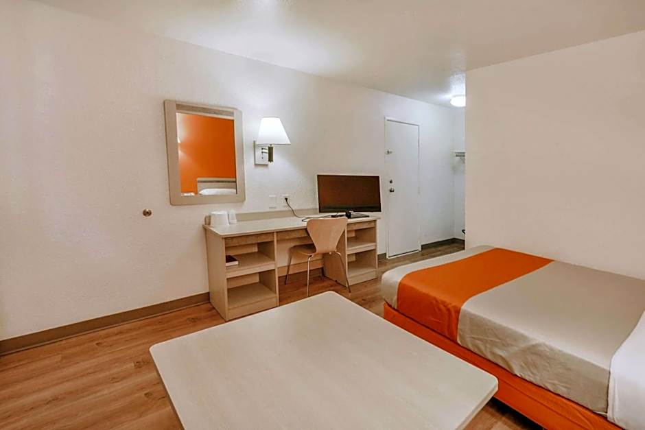 Motel 6-Huntsville, TX