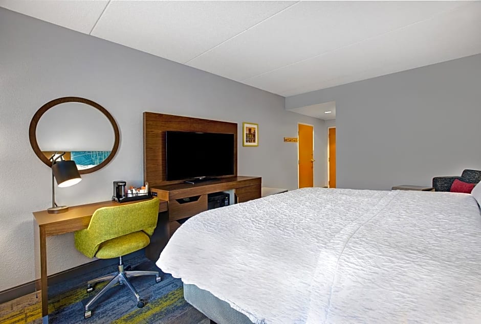 Hampton Inn & Suites Augusta West