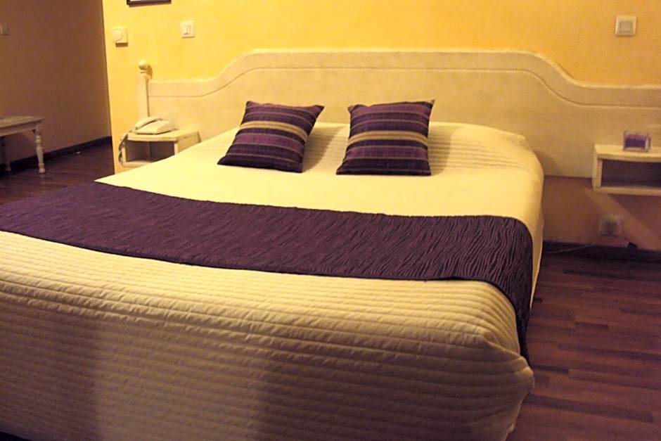 Logis Hôtel Les 3B