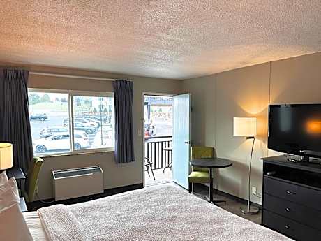 King Room with Balcony