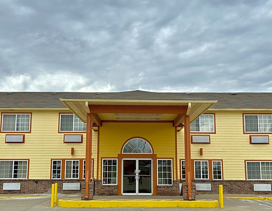 Super 8 by Wyndham Platte City Kansas City Area