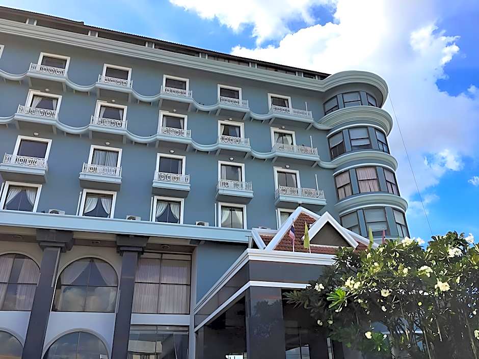 Lom Sak Nattirat Hotel