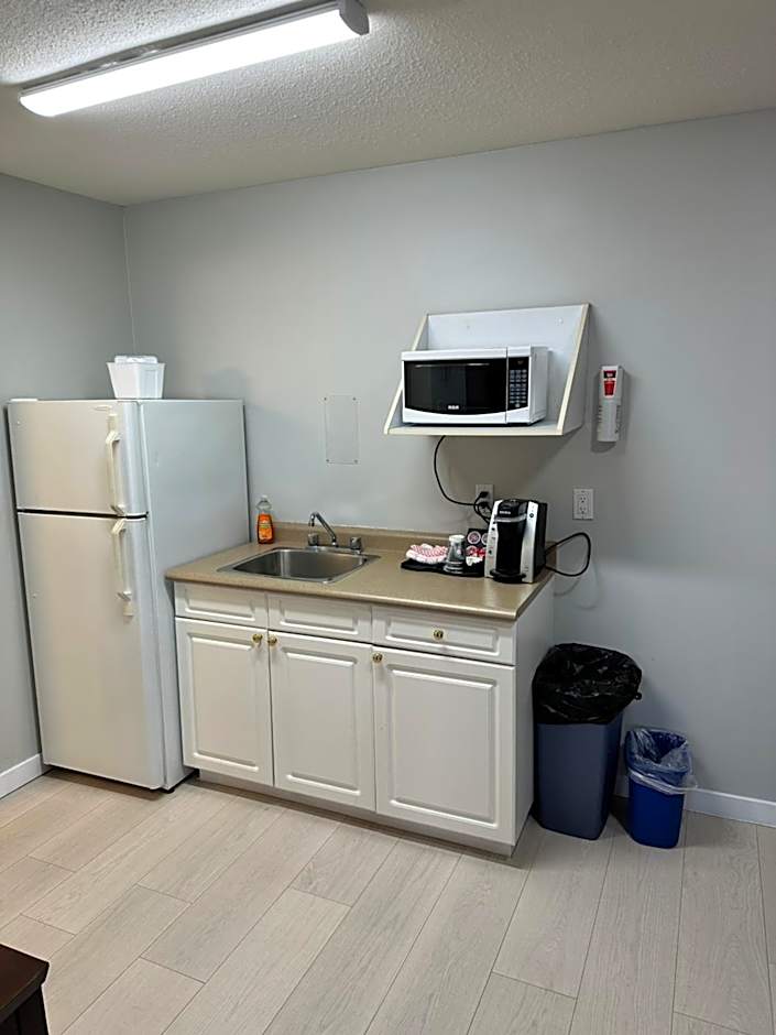 Travelodge by Wyndham Langley City