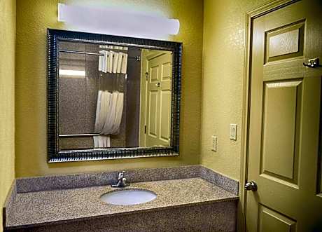 King Room - Non-Smoking