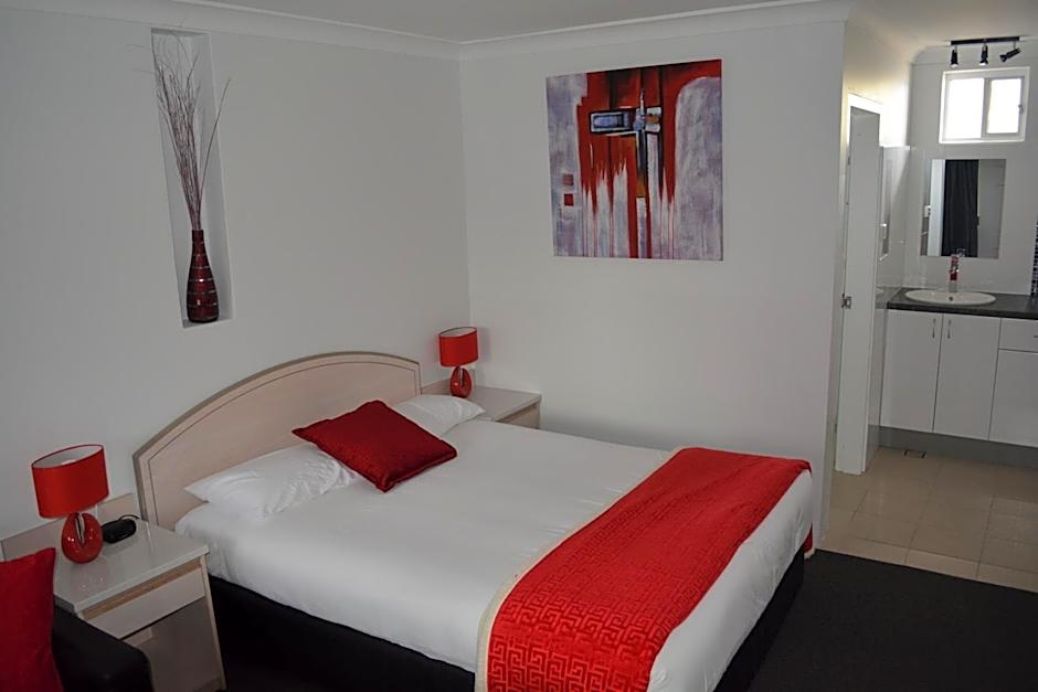 Photo 1 of 23 of Deluxe 1 Queen Bed