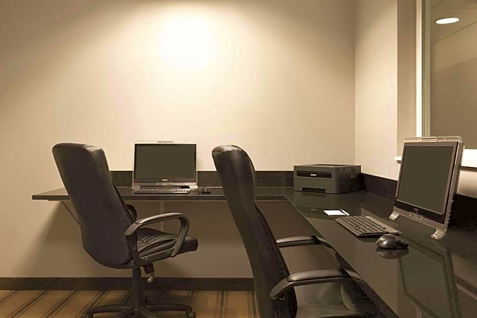 Country Inn & Suites by Radisson, Indianapolis Airport South, IN