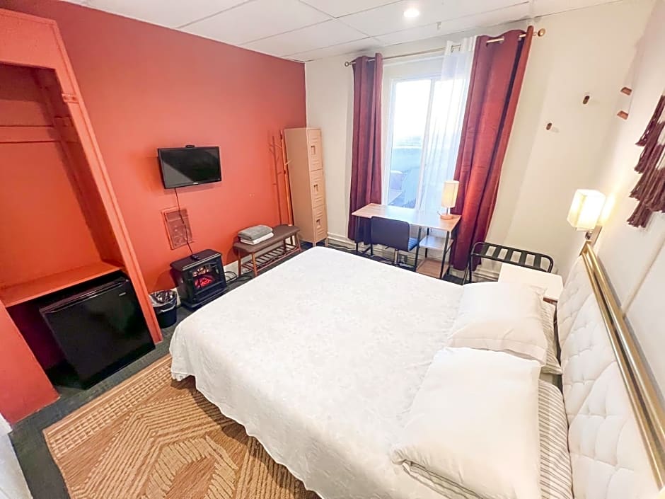 ITH Surf City Hostel Hermosa Beach