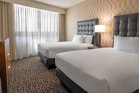 Deluxe Queen Room with Two Queen Beds - Hearing Accessible, Shower