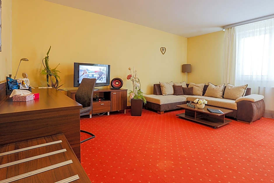 Grand Hotel Senica, Garni