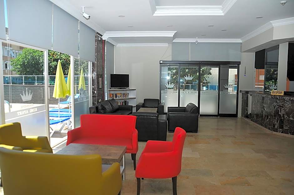 Cleopatra King Apart