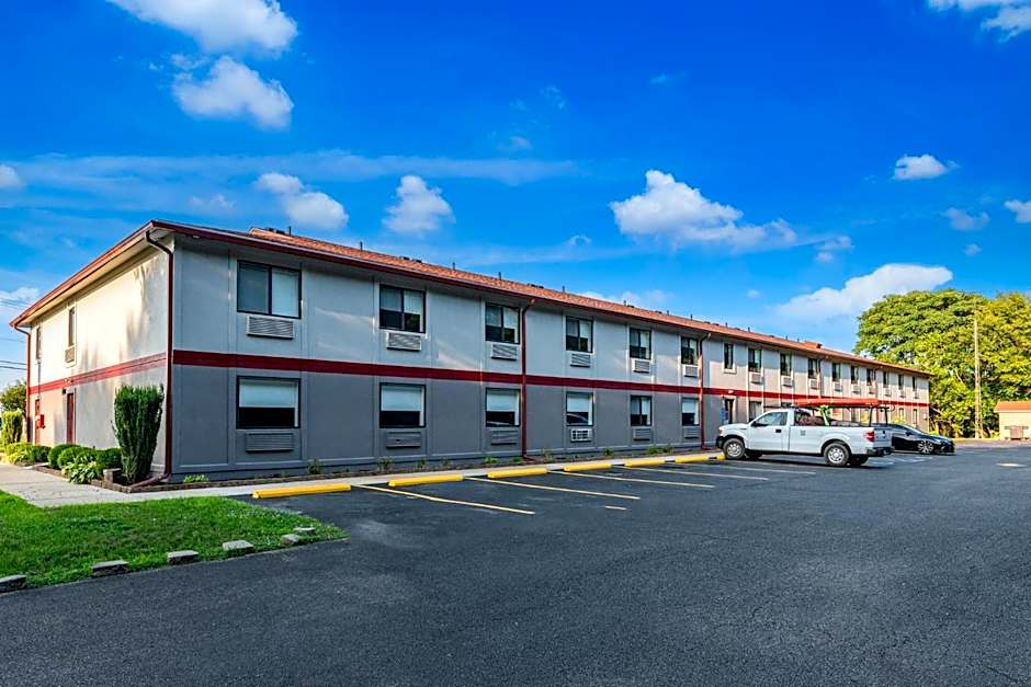 Red Roof Inn & Suites Vineland - Buena
