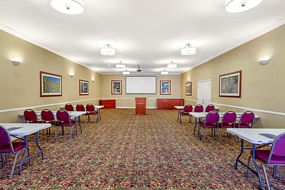 Best Western China Lake Inn