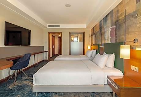 Twin Guest Room with Lake View and Terrace