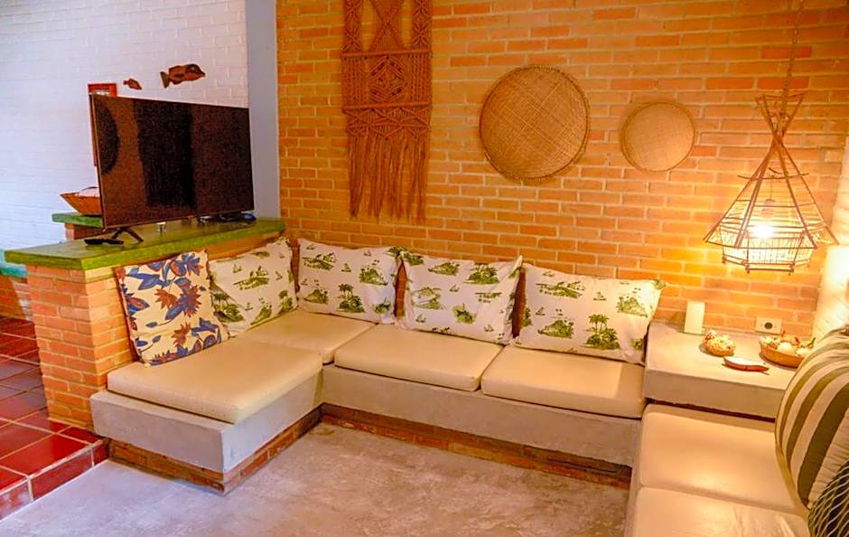 Otima casa c Wi Fi 8 min da praia Barequecaba SP