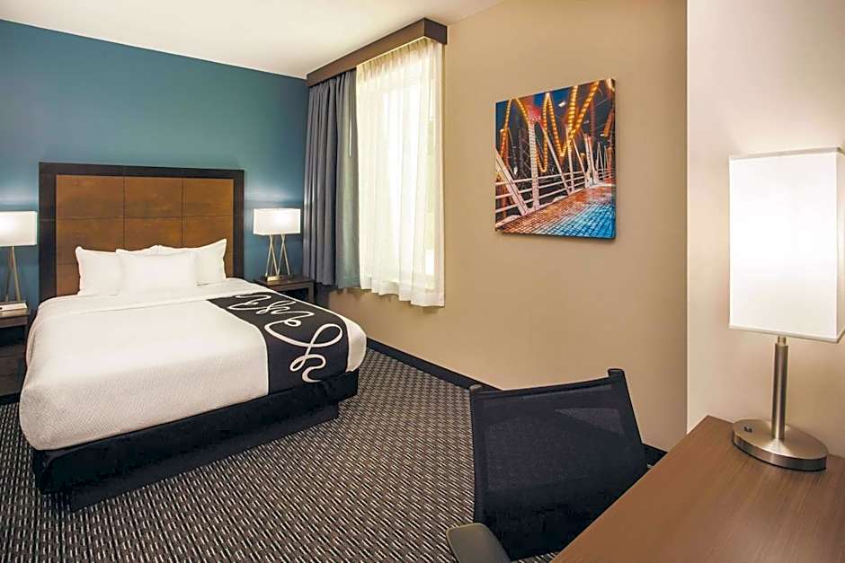 La Quinta Inn & Suites by Wyndham Chicago Downtown