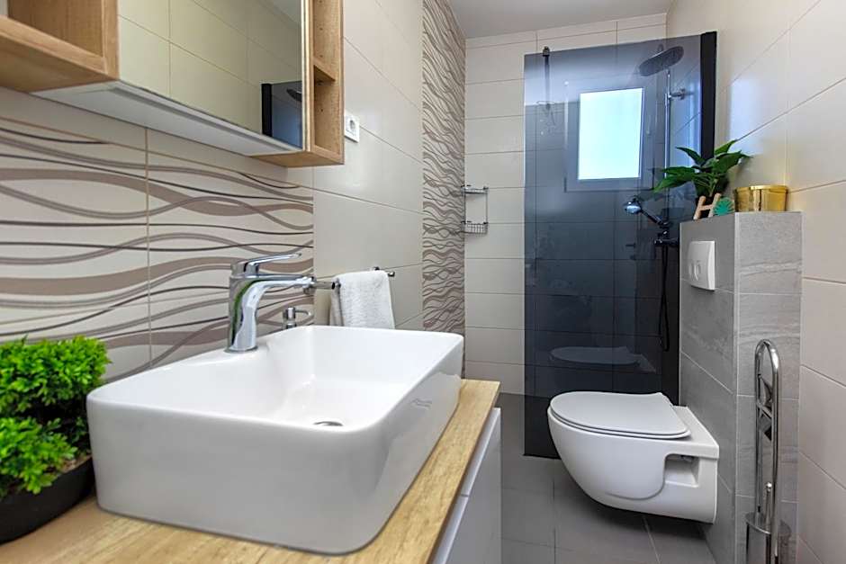 Villa Dalmatian Child with swimming pool, close to the beach