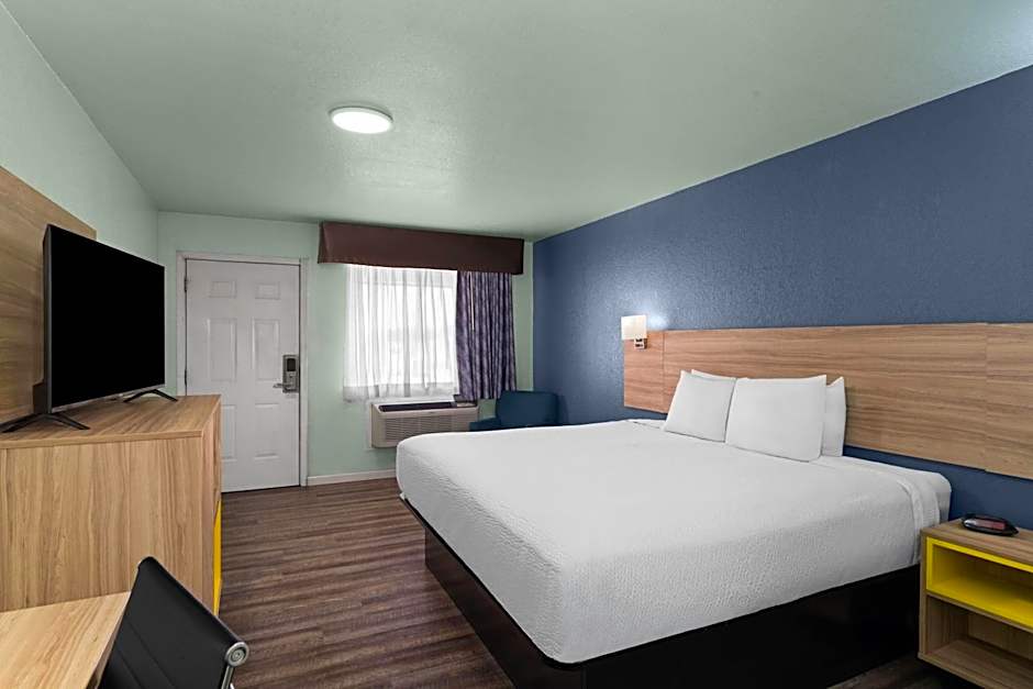 Days Inn by Wyndham Pratt