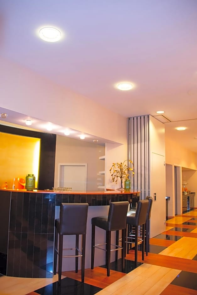 ROSS Hotel