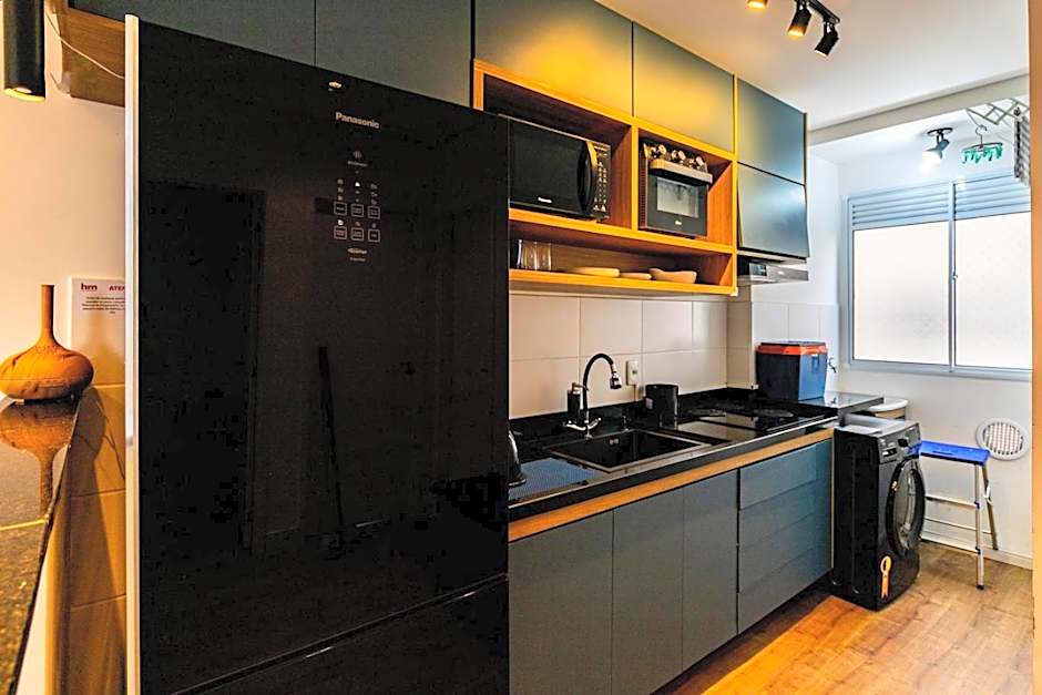 Apto c piscina e WiFi na Praia da Enseada -Guaruja