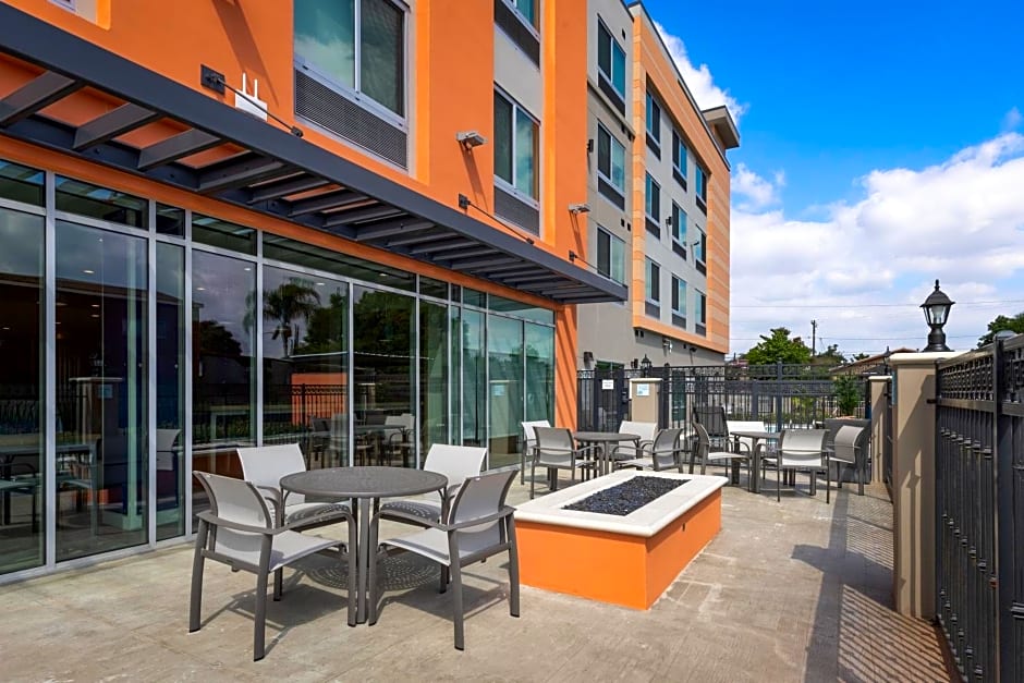 Holiday Inn Express & Suites - Hawaiian Gardens, an IHG Hotel