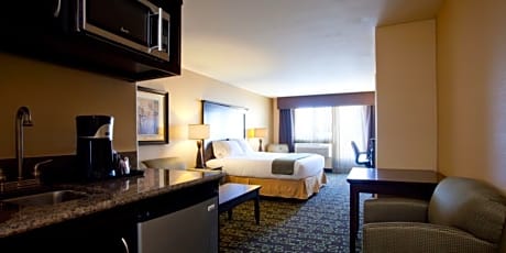 Deluxe King Room - Hearing Accessible with Bath Tub/Non-Smoking