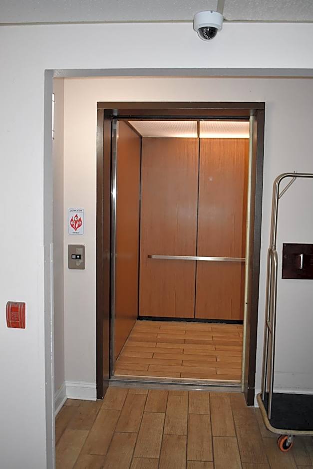 Super 8 by Wyndham La Vale/Cumberland Area