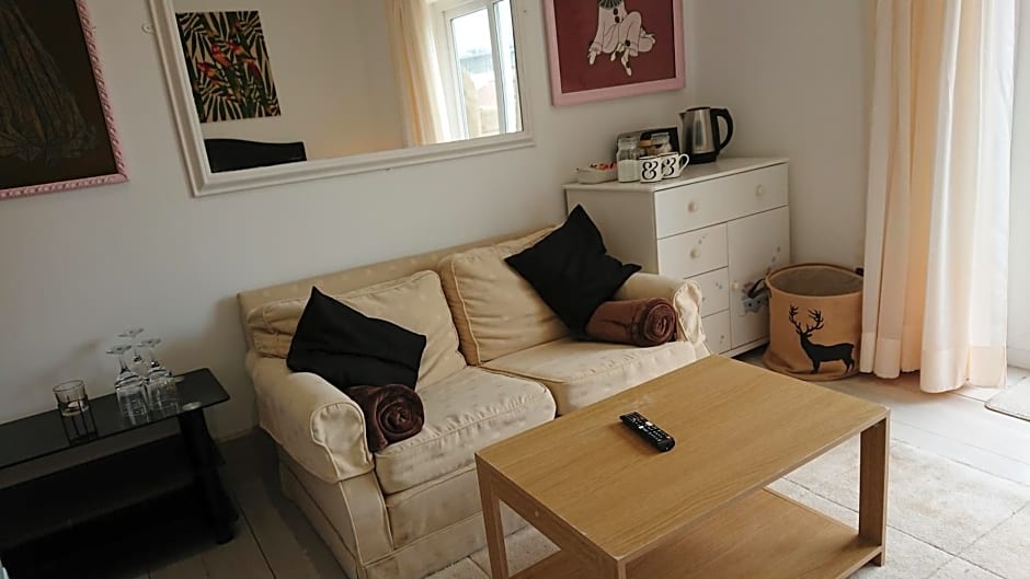 Surf Lookout - King size en-suite with sea views