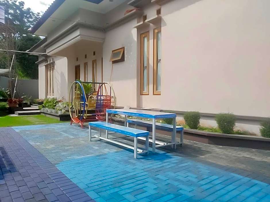 Kedai Oma Syariah Mitra RedDoorz