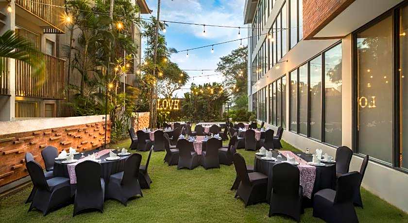 Harris Hotel & Residences Sunset Road