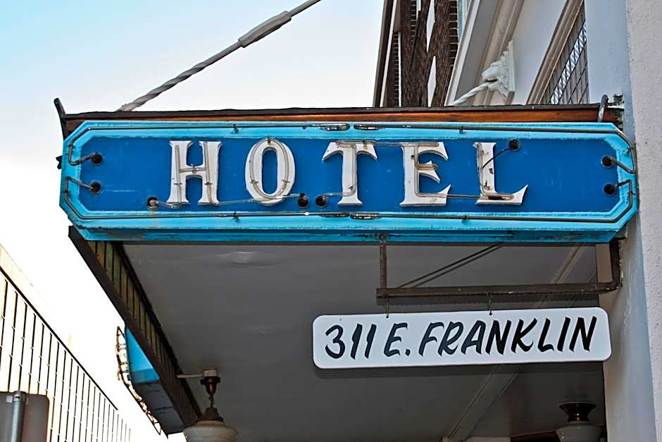 Gardner Hotel & Hostel