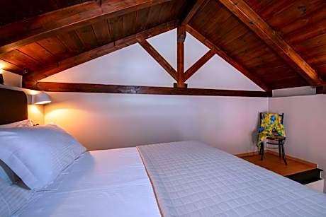 Maisonette with Private Terrace & Mountain View