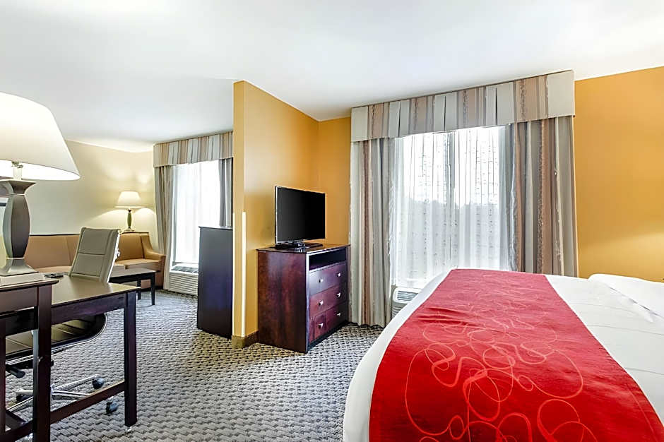 Comfort Suites Clinton near Presbyterian College