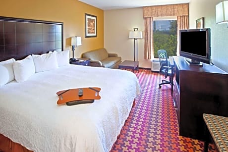 2 Queens Mobility Access W/Tub Nonsmoking