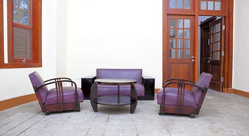 RedDoorz Plus near Pasundan University