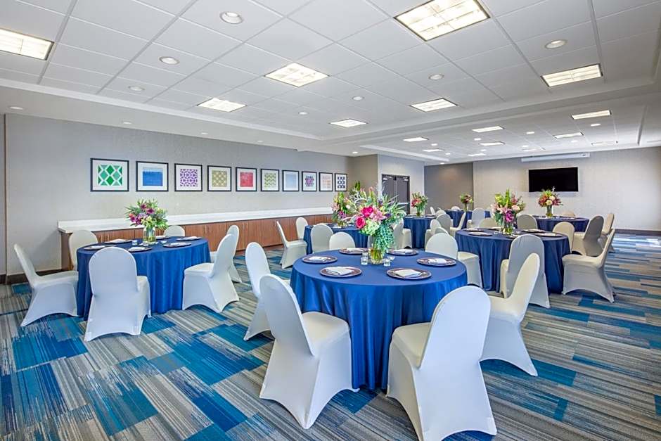 Holiday Inn Express Surprise By IHG