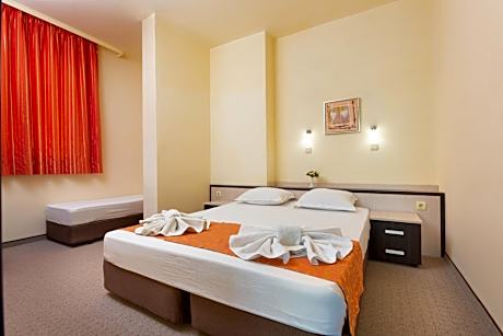 One-Bedroom Apartment with Balcony and Free Parking