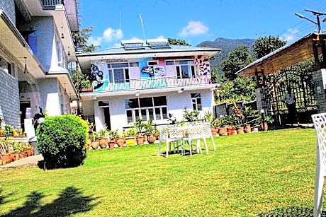 Destination Bir Backpacker Hostel