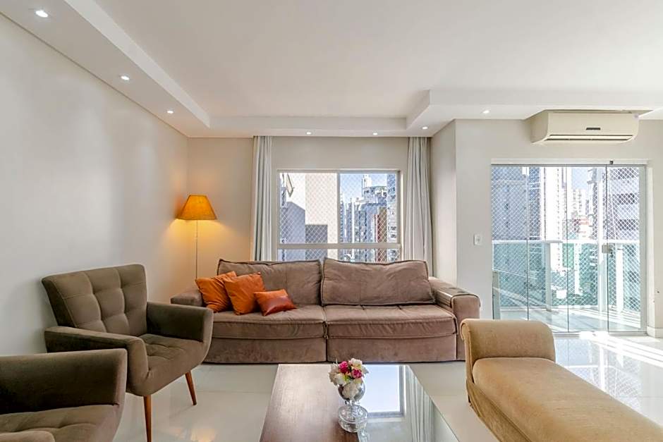 Apartamento pé na areia – 1 min da Praia Central