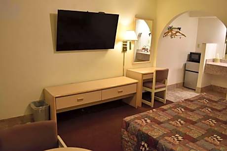 1 King Bed Non-Smoking